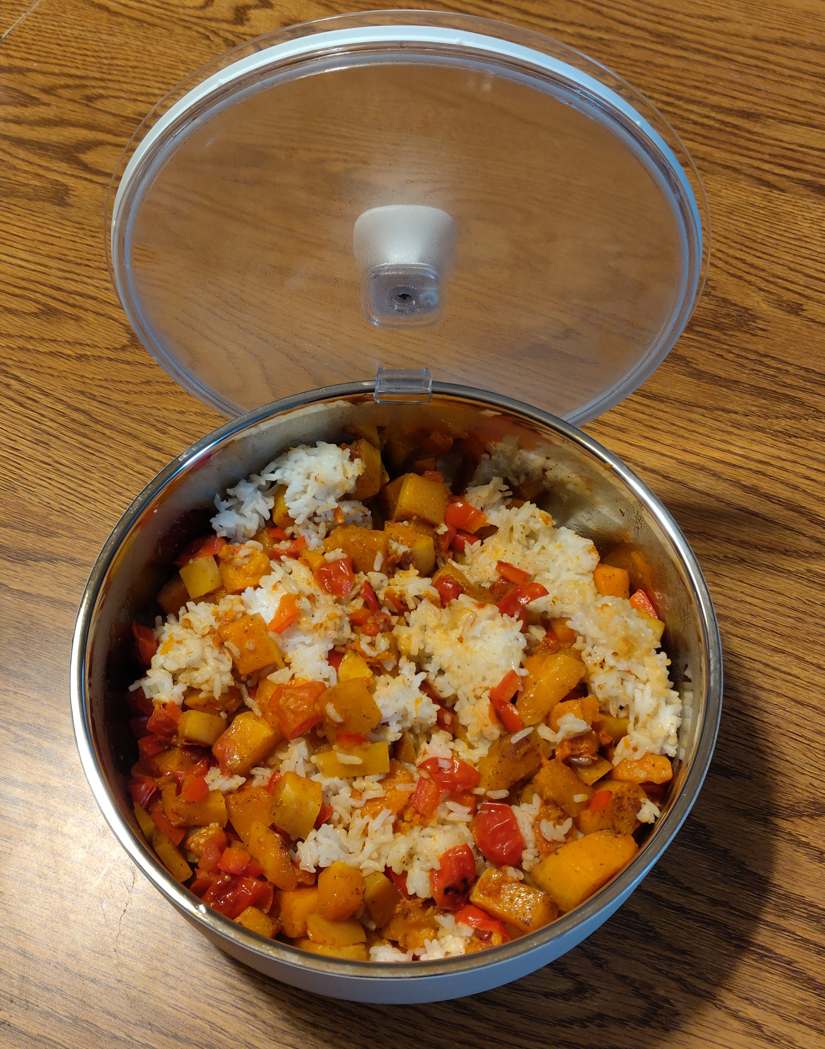 I ordered a set of the insulated serving bowls. This included a 2.5 QT and a 1 QT bowl. In this bowl I served roasted butternut squash, red pepper, and tomato mixed with rice. Yum!