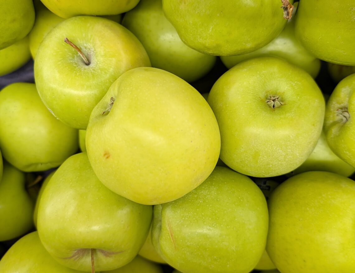 Not exactly sure which type of apples these are, but they look good!