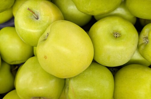 Not exactly sure which type of apples these are, but they look good!